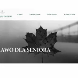 Strona internetowa kancelarii prawnej z hasłem 'Prawo dla Seniora' i motywem liścia klonowego na rozmytym tle mostu.