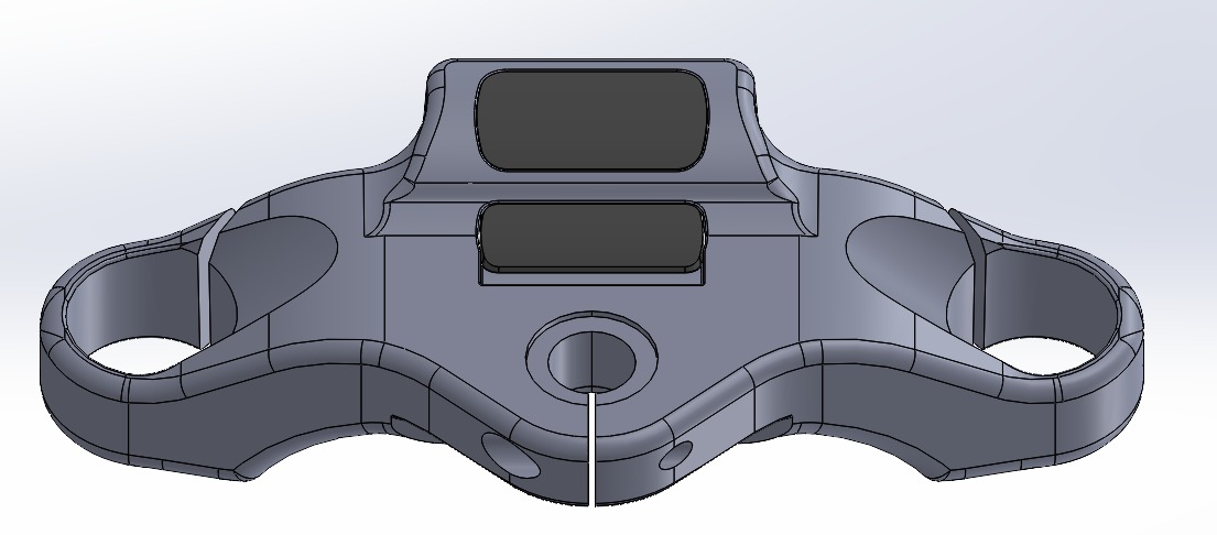 Szary model 3D elementu konstrukcyjnego z okrągłymi otworami i prostokątnymi wgłębieniami, widok z przodu na białym tle.