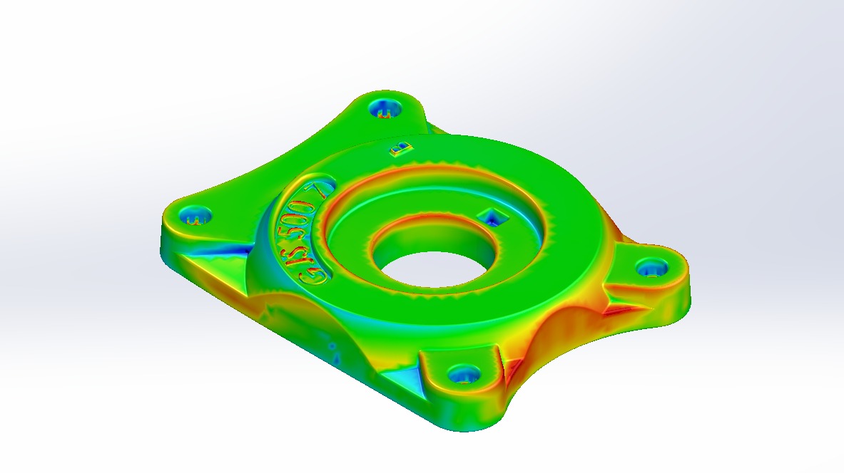 Kolorowa wizualizacja 3D modelu CAD elementu mocującego z napisem 'GS 500 K' na białym tle, gradient kolorów sugeruje analizę naprężeń.