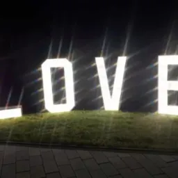 Napis LOVE