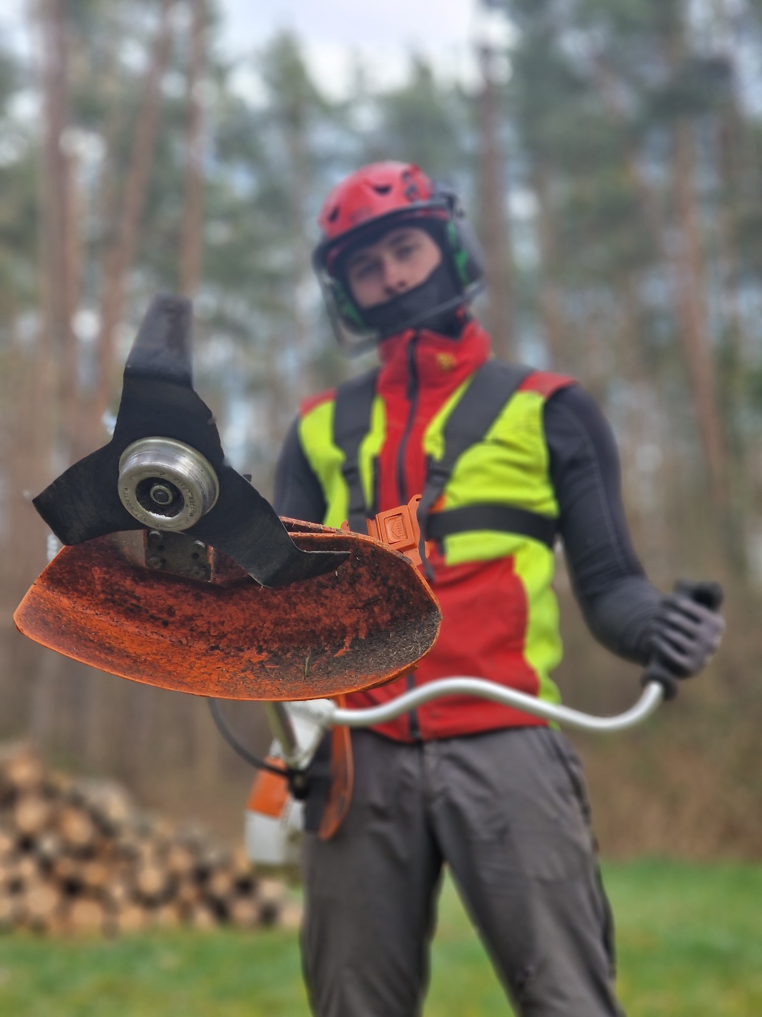 Twoja działka zarosła i nie masz jak się po niej poruszać? Żadne zarośla nie są nam straszne!