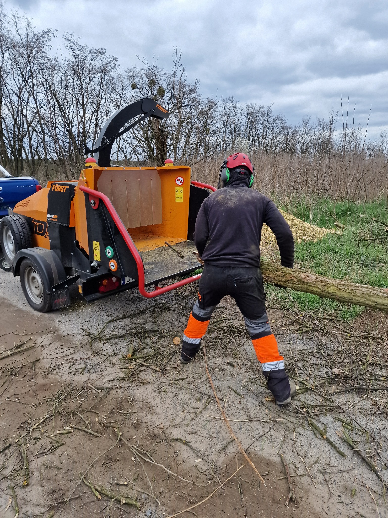 Profesjonalny rębak marki Forst ST8D, moc 55KM, możliwość zrębkowania konarów do 20 cm średnicy! Prawdziwy potwór!