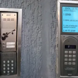 Panel domofonowy ACO przed i po