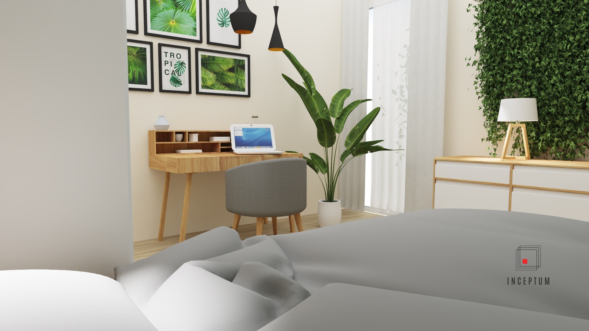 Jasna sypialnia z biurkiem z drewna, szarym krzesłem, laptopem, roślinami w doniczkach i grafikami z motywem tropikalnym na ścianie, oświetlona wiszącymi lampami.