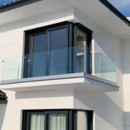 Balustrada balkonowa w profilu aluminiowym U