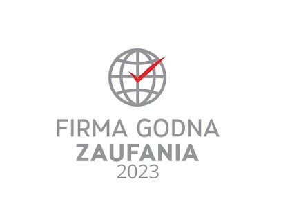 Certyfikat 'Firma Godna Zaufania 2023' z szarą grafiką globu i czerwonym znakiem akceptacji.