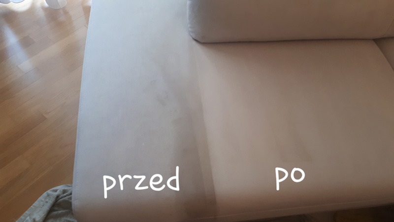 Jasna kanapa, widoczna różnica w czystości tapicerki: lewa strona z plamami i zabrudzeniami oznaczona jako 'przed', prawa strona czysta i odświeżona oznaczona jako 'po'.