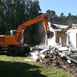 Witam, 
Zajmujemy się  rozbiórkami budynków drewnianych i murowanych.  Oczyszczaniem działek. 