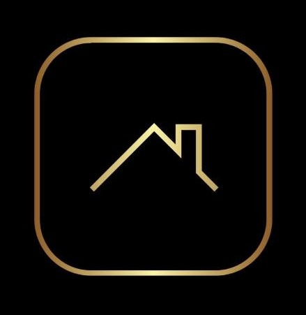 Złota ikona domu z kominem w zaokrąglonym kwadracie na czarnym tle.