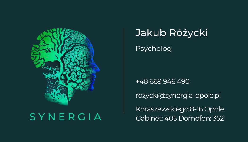 Wizytówka psychologa Jakuba Różyckiego z Opola, z grafiką głowy w profilu, której wnętrze wypełnia stylizowany rysunek drzewa w odcieniach zieleni i błękitu, na ciemnozielonym tle.