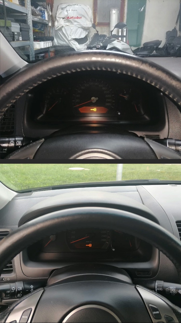 Widok zza kierownicy samochodu na deskę rozdzielczą z zapaloną kontrolką, z widocznym motocyklem w tle w garażu, a poniżej drugi widok na deskę rozdzielczą z zewnątrz