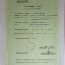 Skan zaświadczenia o ukończeniu szkolenia dla tłumaczy języka angielskiego, wydanego przez Centrum Szkoleń Tłumaczeniowych The Translation Studies Center, z wynikiem bardzo dobrym, wystawionego...