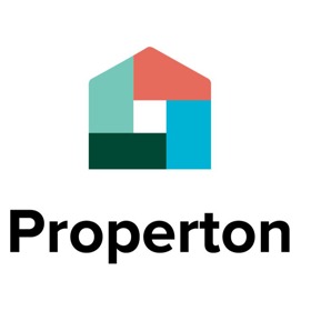 Logo firmy Properton przedstawiające uproszczony kształt domu z kolorowych bloków (czerwony, zielony, niebieski, biały) nad nazwą firmy zapisaną czcionką bezszeryfową.