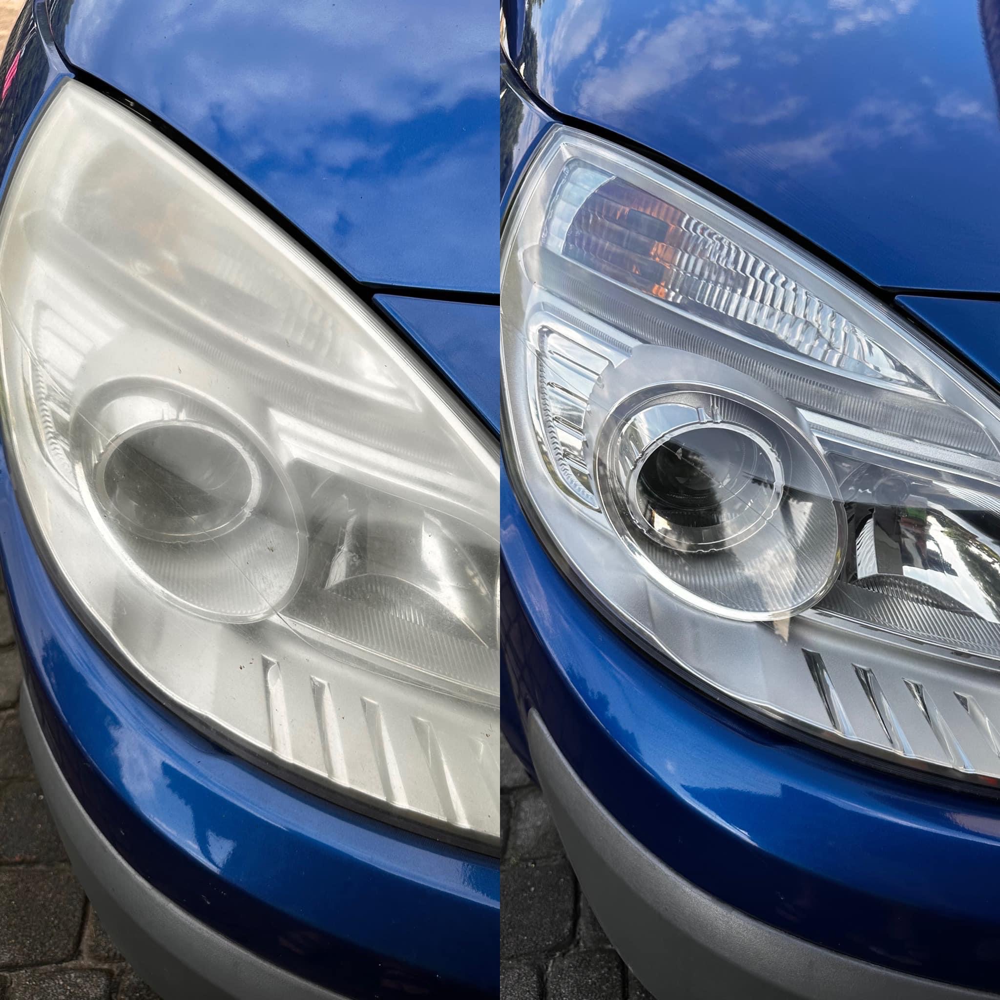 Reflektor samochodu przed i po polerowaniu, widoczna duża różnica w przejrzystości szkła, niebieski lakier odbija chmury.
