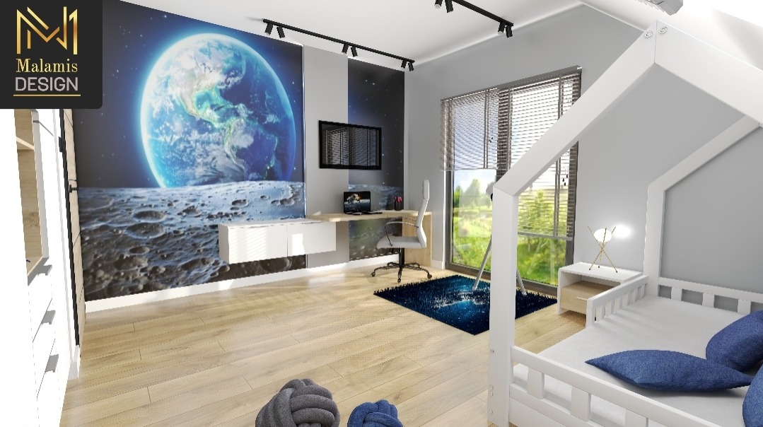 Pokój dziecięcy z motywem kosmicznym: fototapeta z widokiem Ziemi z Księżyca, biurko z komputerem, białe meble i łóżko w kształcie domku.