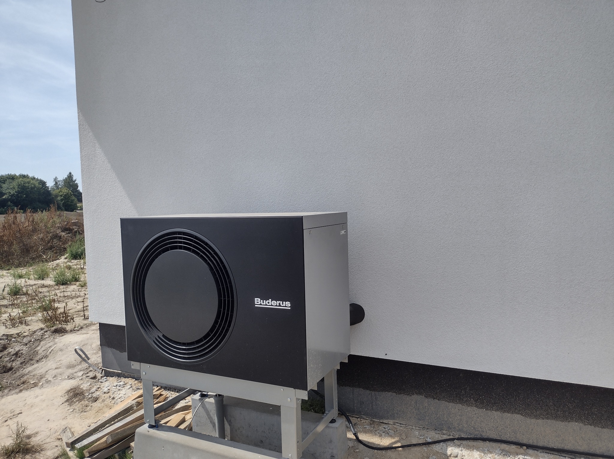 Najwyższa półka pomp ciepła, Buderus na najnowszym czynniku. Mega wydajne i ciche urządzenie.