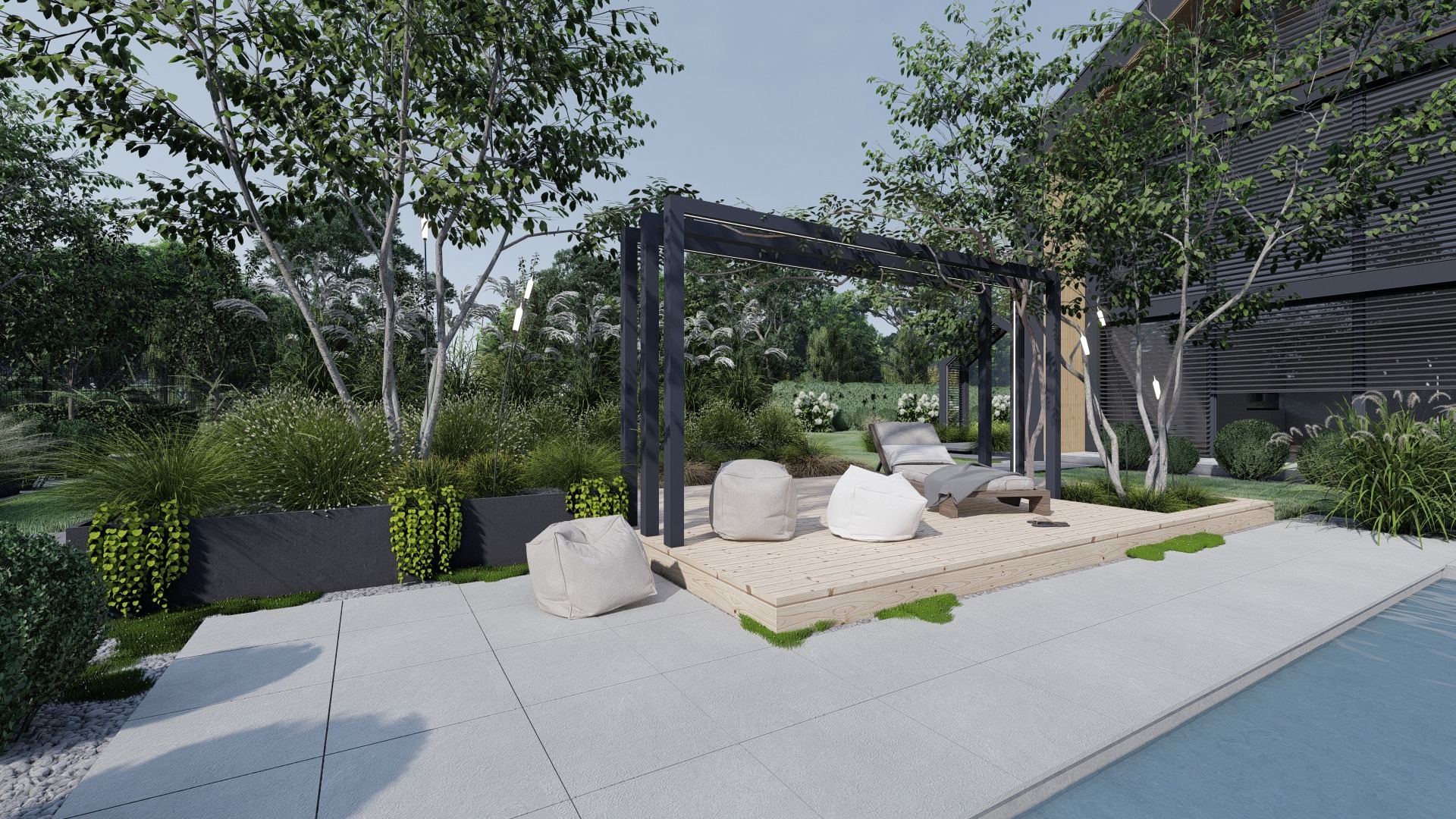 Wizualizacja ogrodu w nowoczesnym stylu z drewnianym tarasem, pergolą i miękkimi pufami do siedzenia, otoczonego różnorodną roślinnością i basenem.