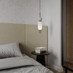 Nowoczesna sypialnia z szarym ł&oacute;żkiem, beżowym zagł&oacute;wkiem, lampką nocną z marmurowymi elementami i okrągłym stolikiem z książkami COLORBLIND.