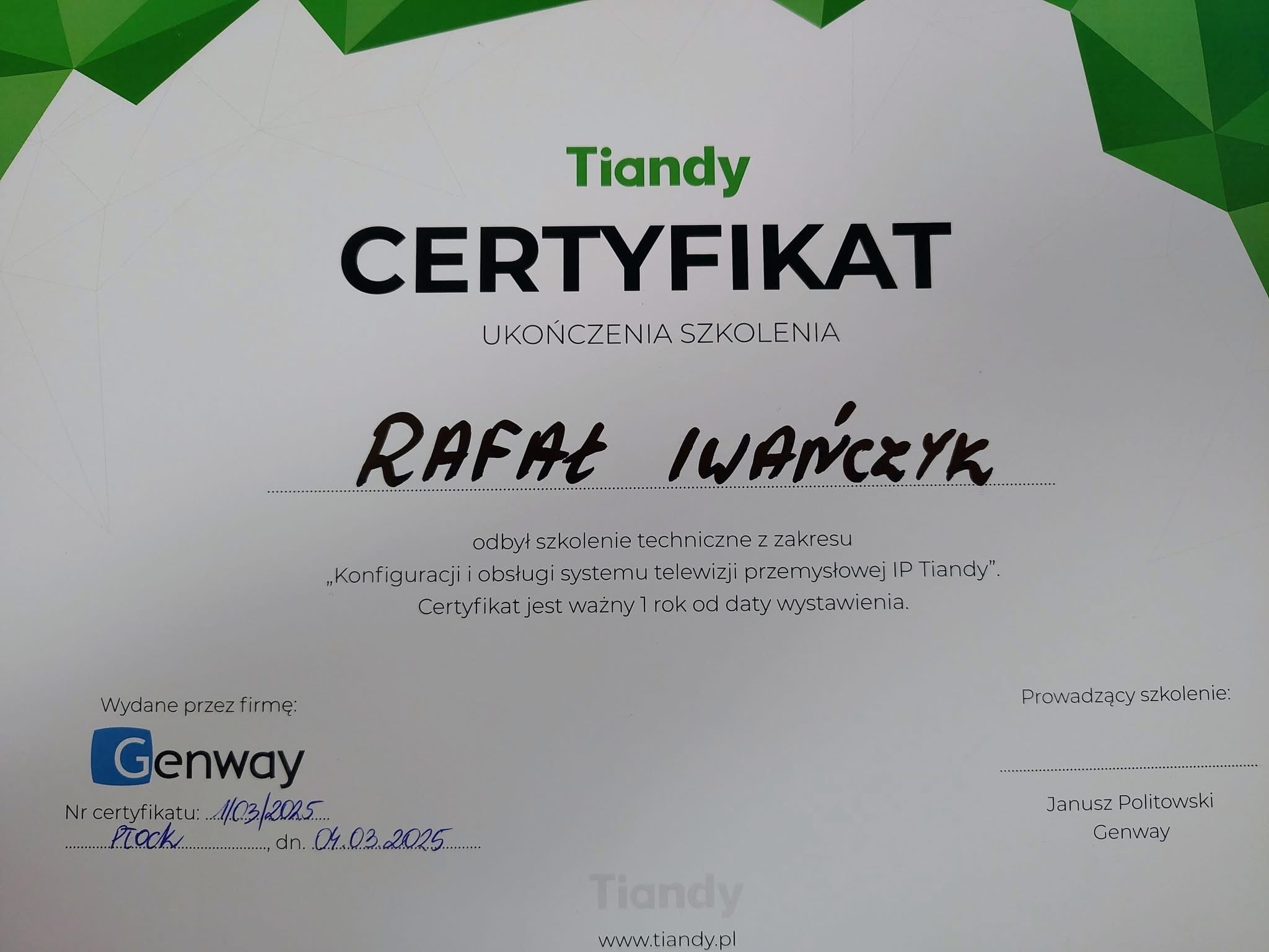 Skan certyfikatu ukończenia szkolenia technicznego z zakresu konfiguracji i obsługi systemu telewizji przemysłowej IP Tiandy, wydanego przez firmę Genway dla Rafała Iwańczyka, z datą ważności do 04...