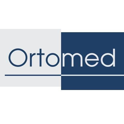 Logo firmy OrtoMed, podzielone na dwie części: lewa szara z napisem 'Orto' i poziomą linią, prawa granatowa z napisem 'med'.