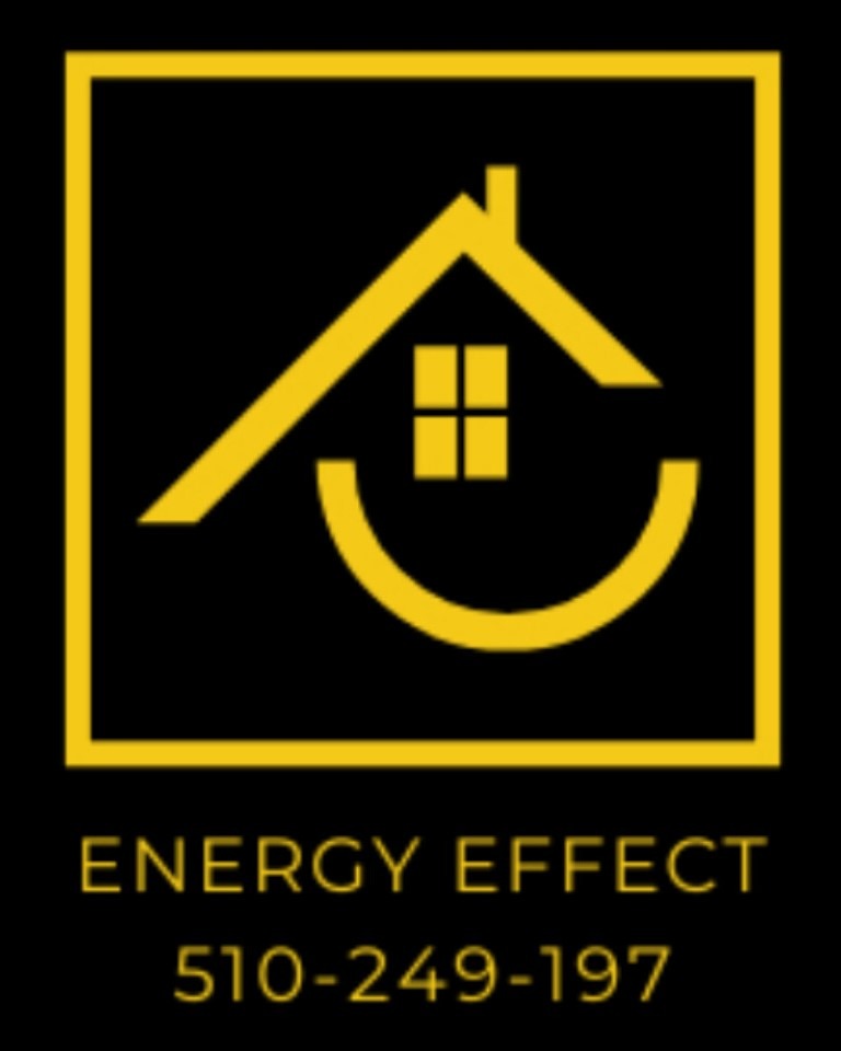 Żółte logo 'Energy Effect' na czarnym tle, z symbolem domu w kwadracie i numerem telefonu. Minimalistyczny design, nowoczesny branding.
