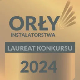 Złota odznaka 'Orły Instalatorstwa' - Laureat Konkursu 2024 z symbolizującymi piórami.