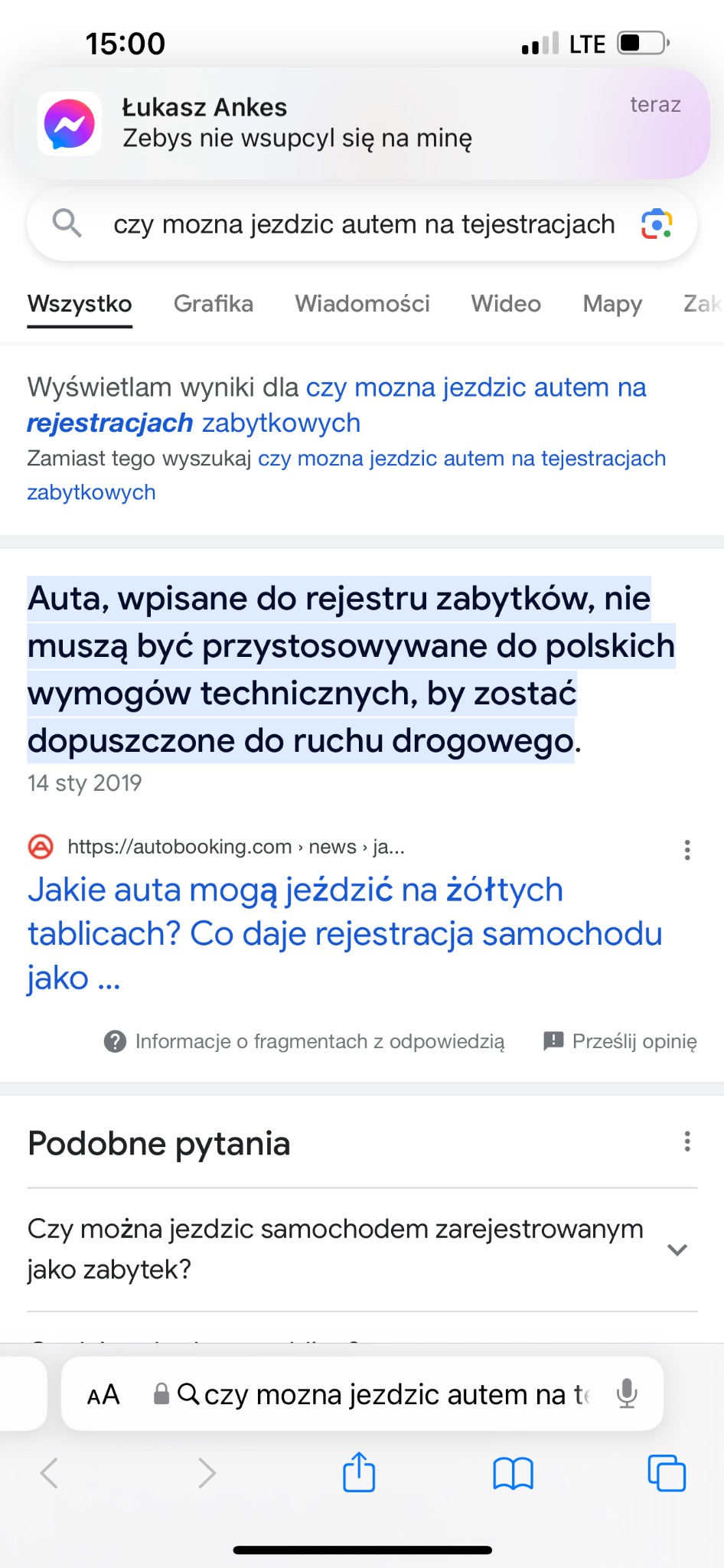 Wyniki wyszukiwania w przeglądarce na telefonie z pytaniem o możliwość jazdy autem na rejestracjach zabytkowych, widoczny fragment artykułu o autach wpisanych do rejestru zabytków.