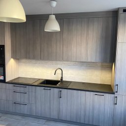 Włodarczyk Meble - Sandra Włodarczyk - Dwie inwestycje w tym samym kolorze Egger H3197 ST19 Fineline średnioszary