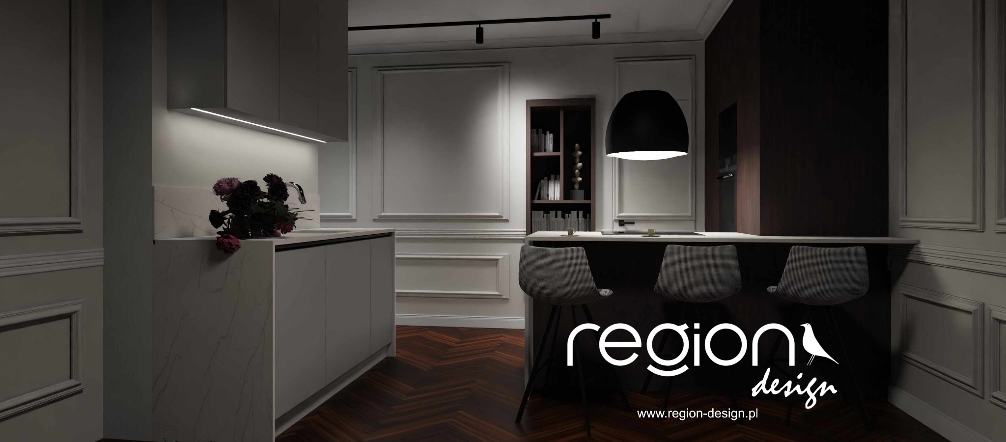 Elegancka kuchnia z wyspą i krzesłami barowymi w stylu retro, oświetlona lampą wiszącą, z ciemną drewnianą podłogą i dekoracyjnymi listwami ściennymi.