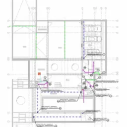 Rzut poziomy budynku z naniesioną instalacją kanalizacyjną i odpływami liniowymi, widoczne oznaczenia i opisy techniczne.