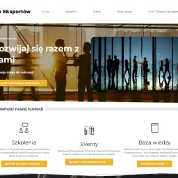 Kaminski.link - Strona internetowa z hasłem 'Rozwijaj się razem z nami', sylwetkami ludzi i przyciskami do szkoleń, eventów i bazy wiedzy. Nowoczesny design z elementami graficznymi.