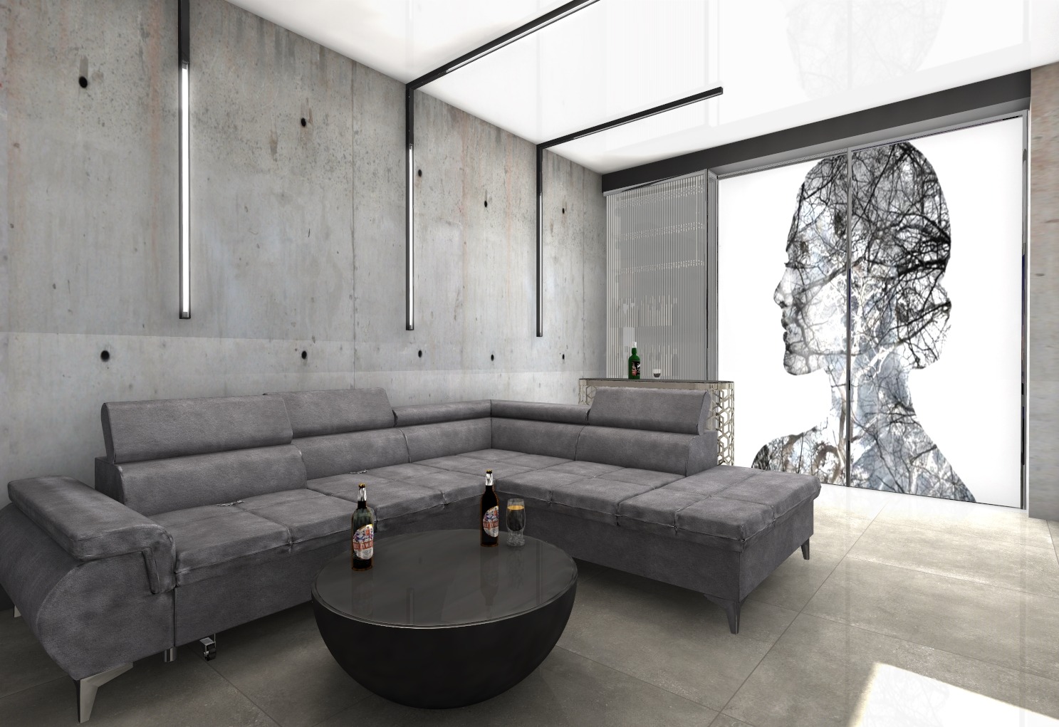 Szara, modułowa sofa narożna w surowym wnętrzu z betonowymi ścianami, oświetleniem liniowym i okrągłym stolikiem kawowym z piwem, w tle przesuwne drzwi z grafiką kobiety i drzew.