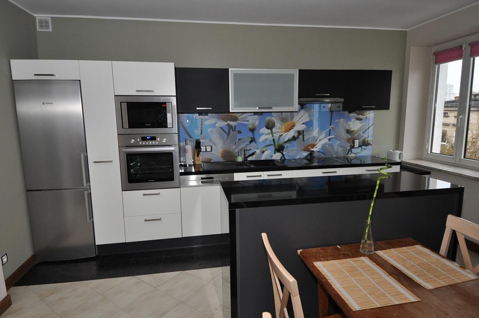 Oferujemy pomiar, projekt, fachowe doradztwo, wykonanie oraz transport i montaż mebli na zamówienie