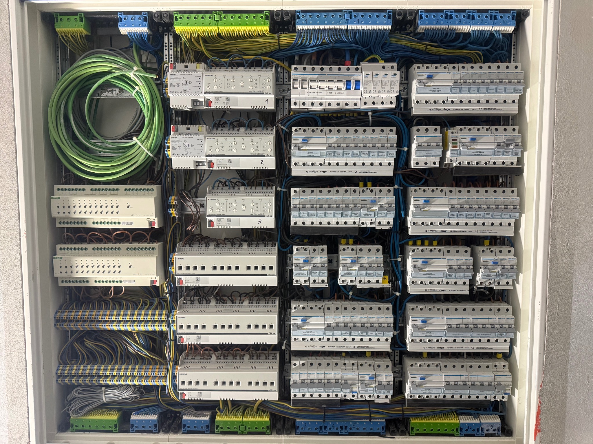 Rozdzielnia elektryczna z automatyką budynkowa KNX