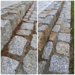 Piotr Rafiński czyszczenie kostki i elewacji - Dwa ujęcia fragmentu chodnika z nieregularnej kostki brukowej: po lewej stronie kostka sucha z mchem w spoinach, po prawej stronie kostka mokra po umyciu z widocznymi kałużami wody.