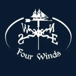 Logo firmy 'Four Winds' z wiatrowskazem w kształcie żaglowca, wskazującym kierunki świata w kolorze białym na granatowym tle.