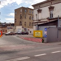 Wjazd do naszej firmy od ulicy Komorowickiej 38 - parking do 15 min gratis