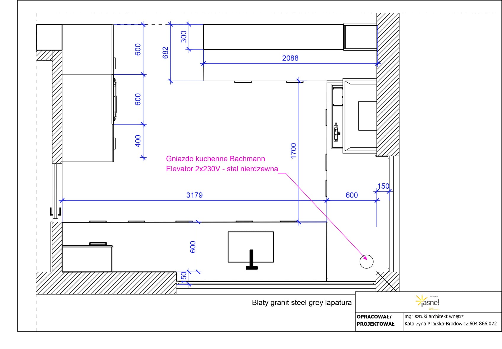 Rzut z góry na projekt kuchni z wymiarami, obejmujący blaty granitowe, gniazdo kuchenne Bachmann Elevator 2x230V ze stali nierdzewnej i inne elementy wyposażenia.