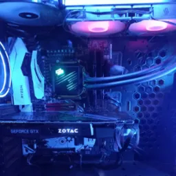 Zmodernizowany komputer - wymieniona została karta graficzna i chłodzenie.