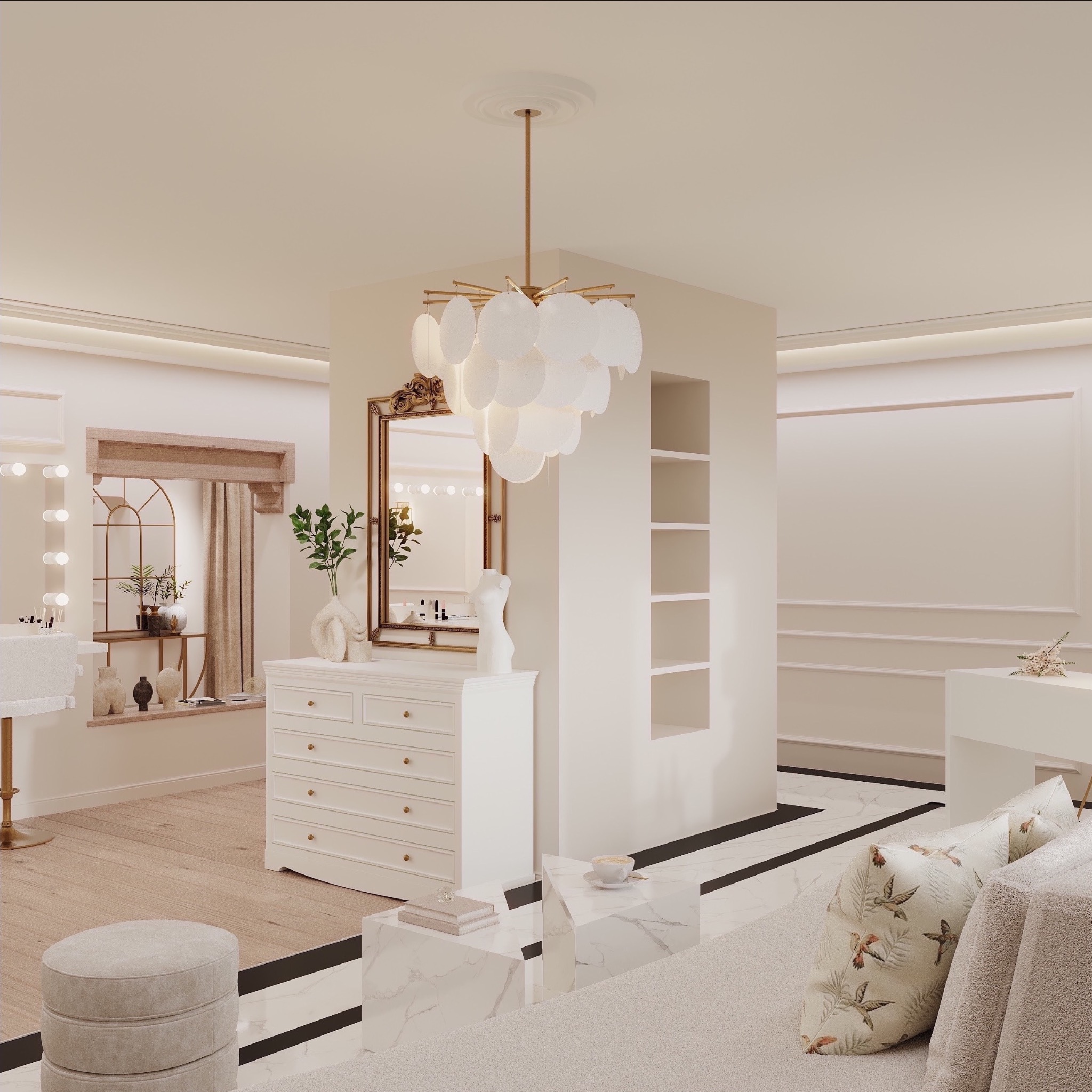 Salon makijażu w jasnej tonacji z elementami glamour: biała komoda z lustrem w złotej ramie, manekin, designerski żyrandol, marmurowe stoliki kawowe i poduszki z motywem ptaków.