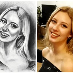 ViPArtStudio - Portret kobiety: po lewej szkic ołówkiem, po prawej zdjęcie. Uśmiechnięta blondynka z kolczykami, w czarnej bluzce z kwiatami. Widoczne sygnatury autora szkicu.