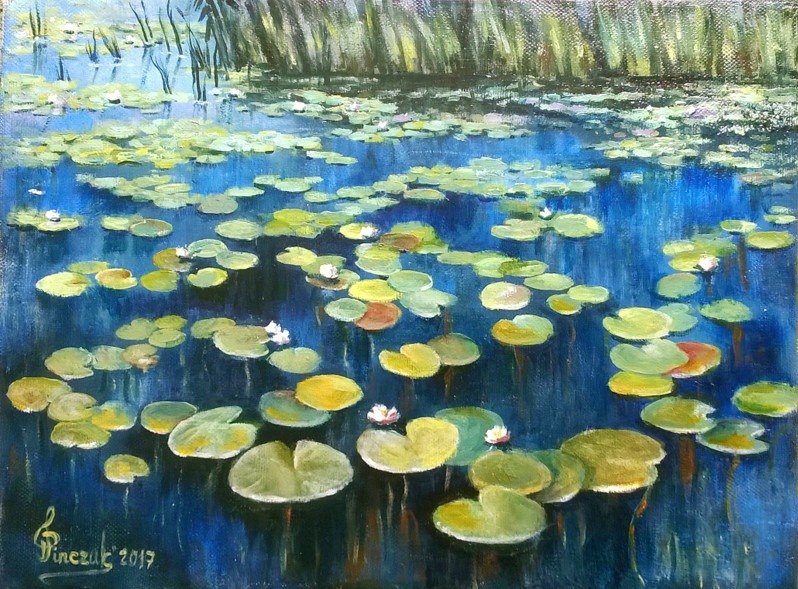 Obraz olejny przedstawiający staw z liliami wodnymi, dominują odcienie błękitu i zieleni, w lewym dolnym rogu sygnatura autora 'Pinezuk 2017'.