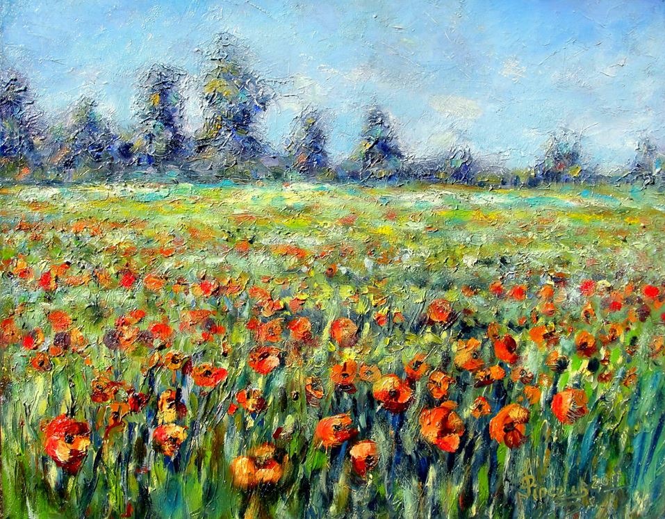 Impresjonistyczny obraz olejny przedstawiający pole czerwonych maków z rozmytymi drzewami w tle pod błękitnym niebem.