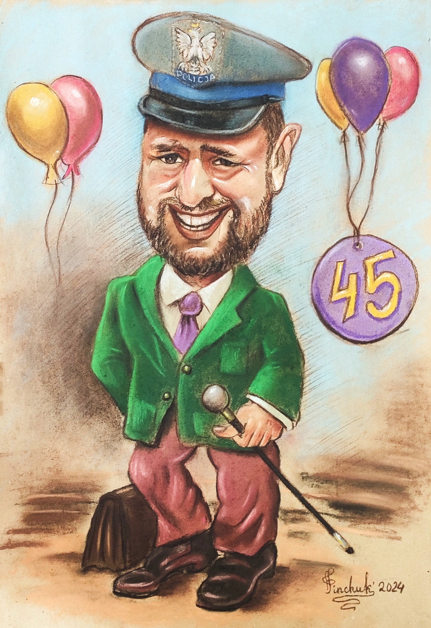 Pastelowa karykatura uśmiechniętego mężczyzny w mundurze policjanta z balonami i numerem 45, trzymającego laskę, z widocznym podpisem autora w prawym dolnym rogu.