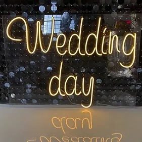 U nas mogą Państwo także wynająć wiele rodzajów neonów