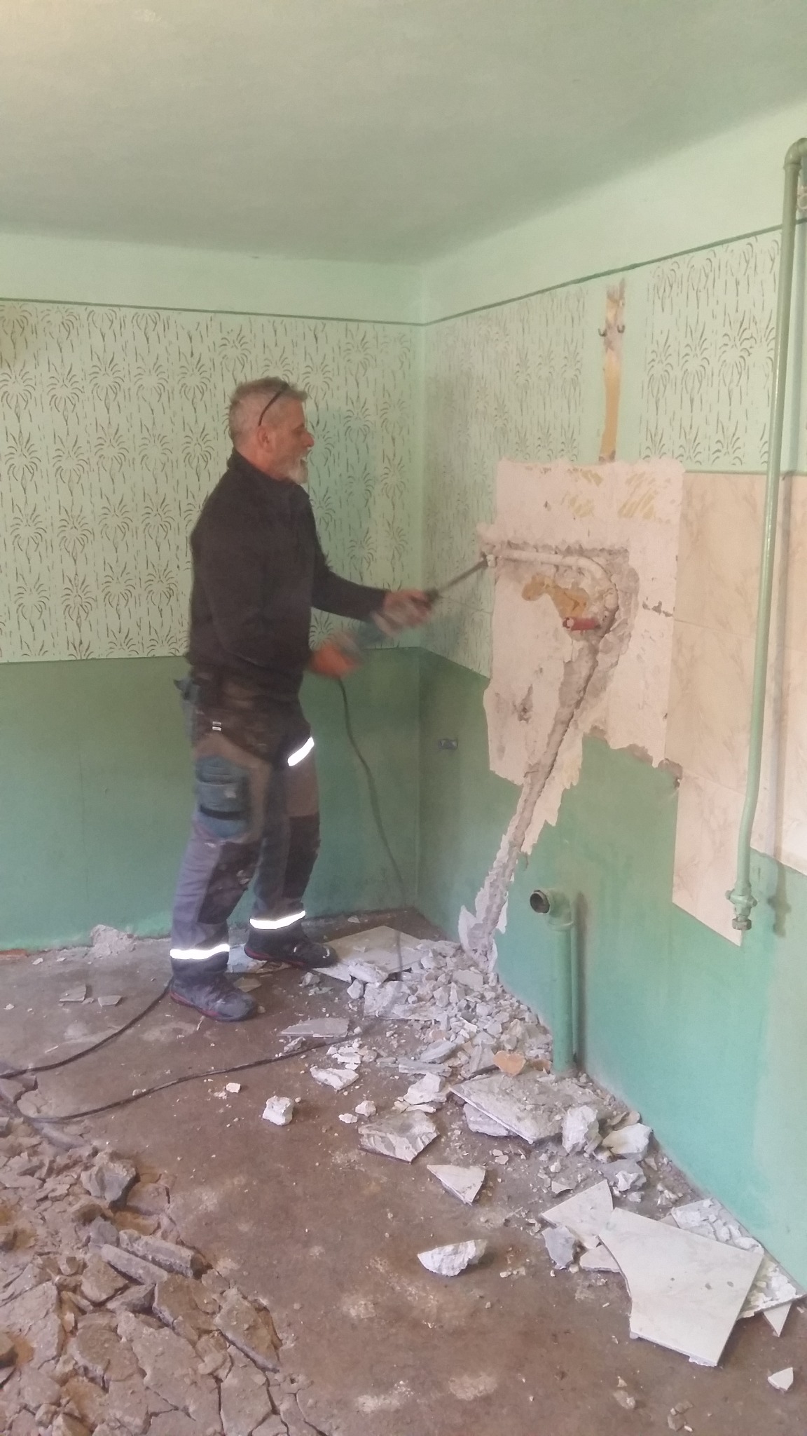 Wykonanie łazienki dla osoby niepełnosprawnej od podstaw. Adaptacja pomieszczenia na łazienkę. Kraków