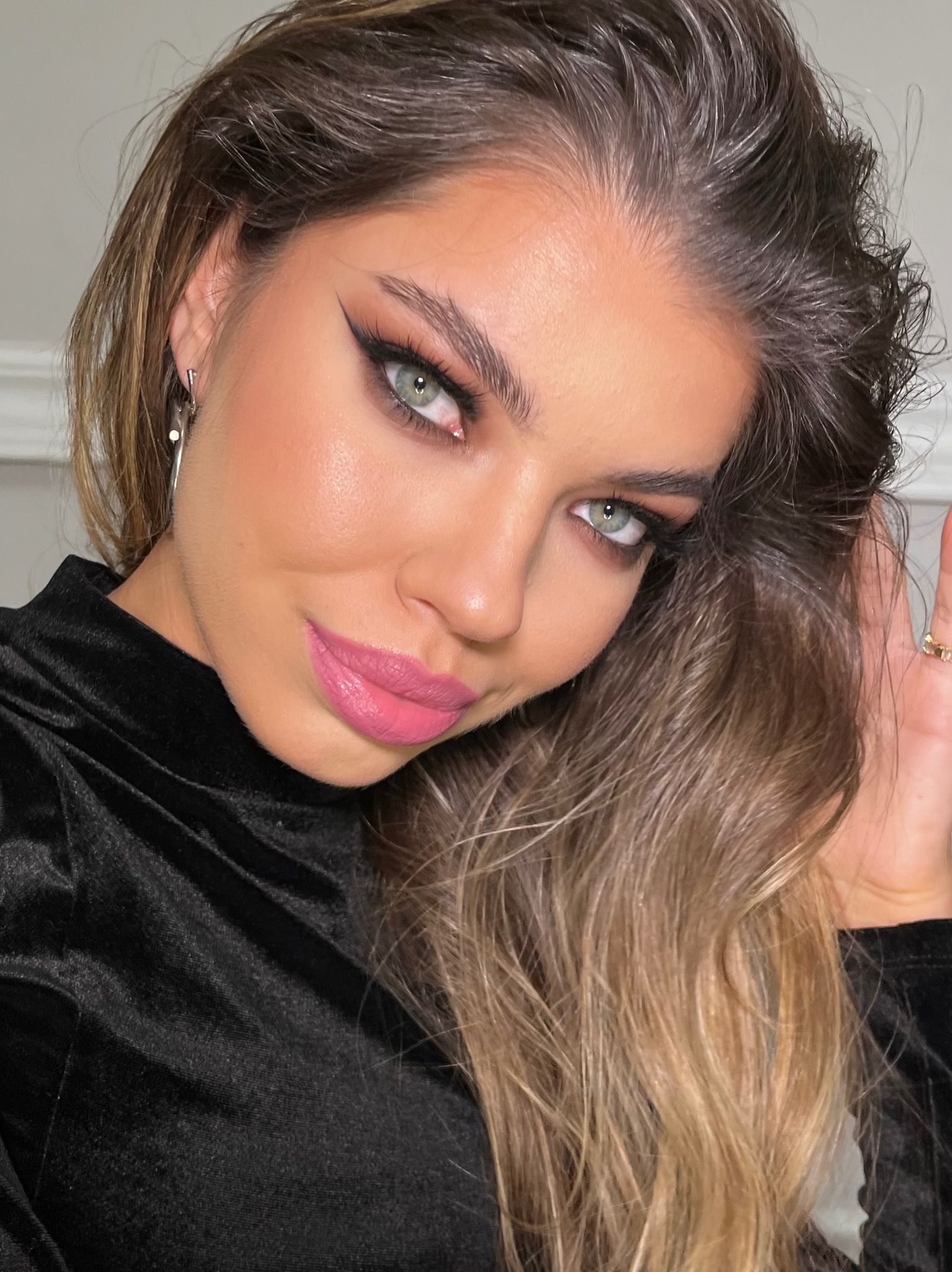 Makijaż w brązach smokey eye Głogów ślubny