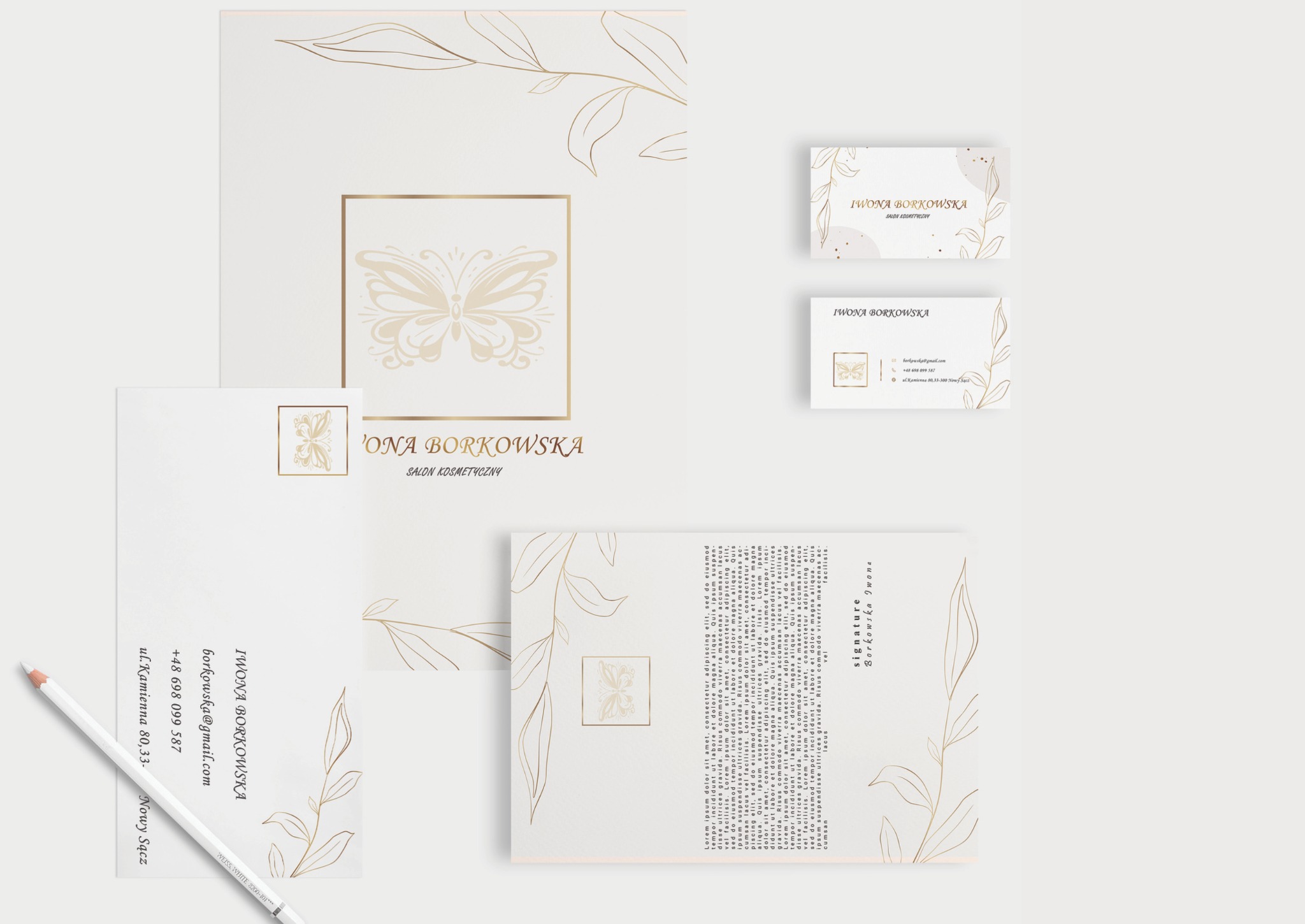 Zestaw identyfikacji wizualnej salonu kosmetycznego: wizytówki, papier firmowy i karta z motywem motyla i roślinnymi zdobieniami w kolorze złota.