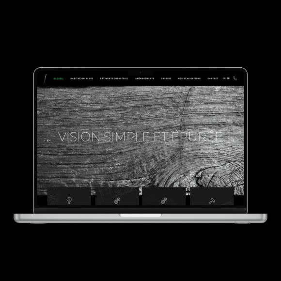 Laptop wyświetlający stronę internetową z tłem przedstawiającym teksturę drewna i napisem 'VISION SIMPLE ET ÉPURÉE'.