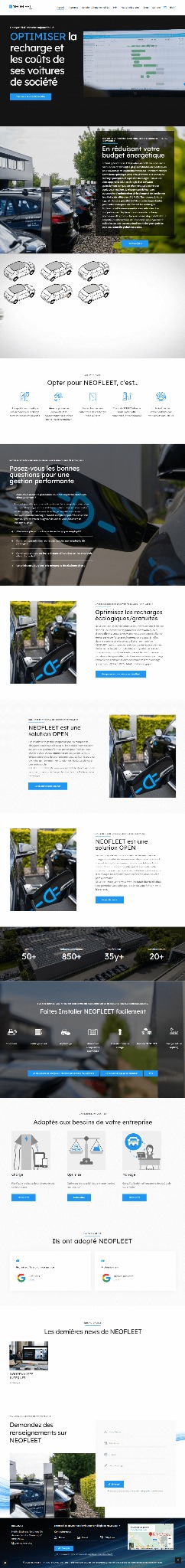 Strona internetowa prezentująca system do zarządzania flotą pojazdów elektrycznych, z widocznymi elementami interfejsu użytkownika i zdjęciami samochodów elektrycznych przy stacjach ładowania.